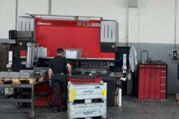 macchinario per piegatura lamiere, piegatrice Amada HFE 3i 8025